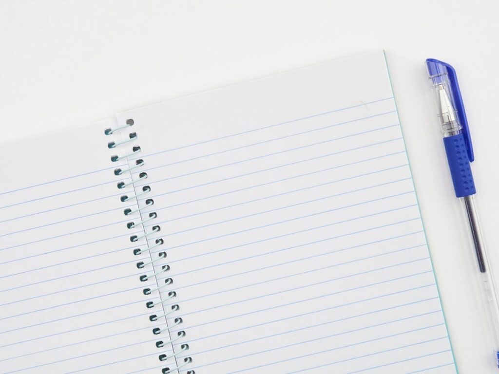 Free notebook pen table image