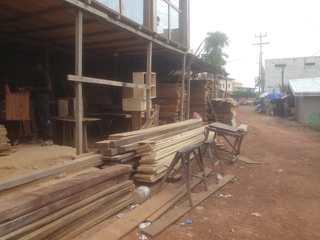 A common neighborhood workshop in Yaounde, Cameroon
